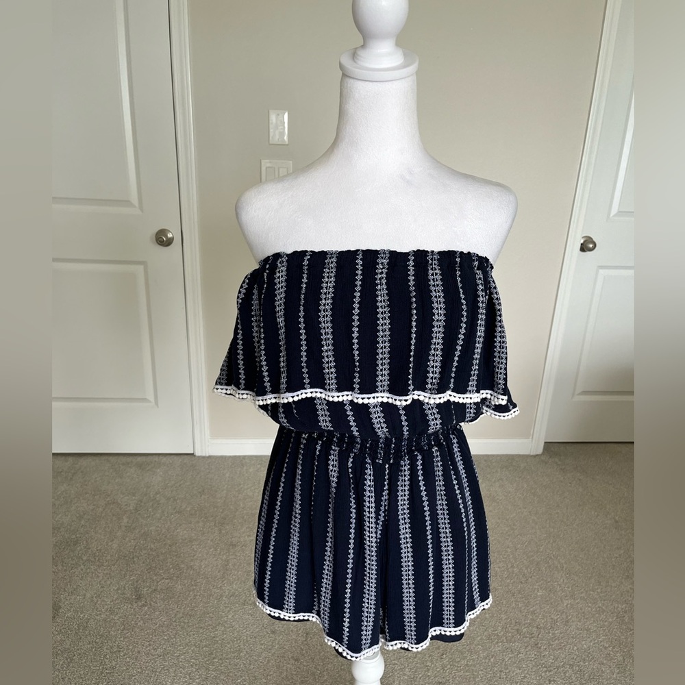 NWOT Lulus Navy Blue and White Romper Size Medium